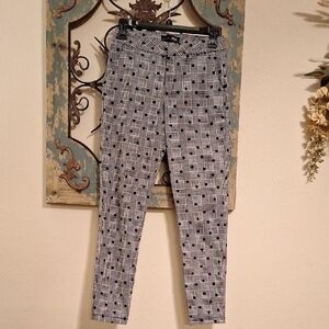 BeBop Black &  White Polka DOT Ankle Cropped Pants. Size 5